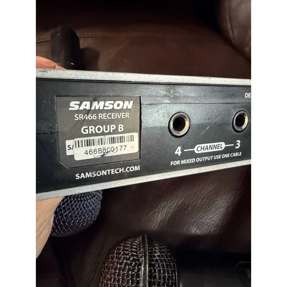 Samson Stage V466 Vocal Wireless System W/ 2 Microphones No Power Cords
